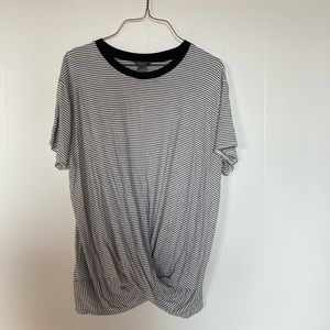 Eddie Bauer twist tee, size M tall